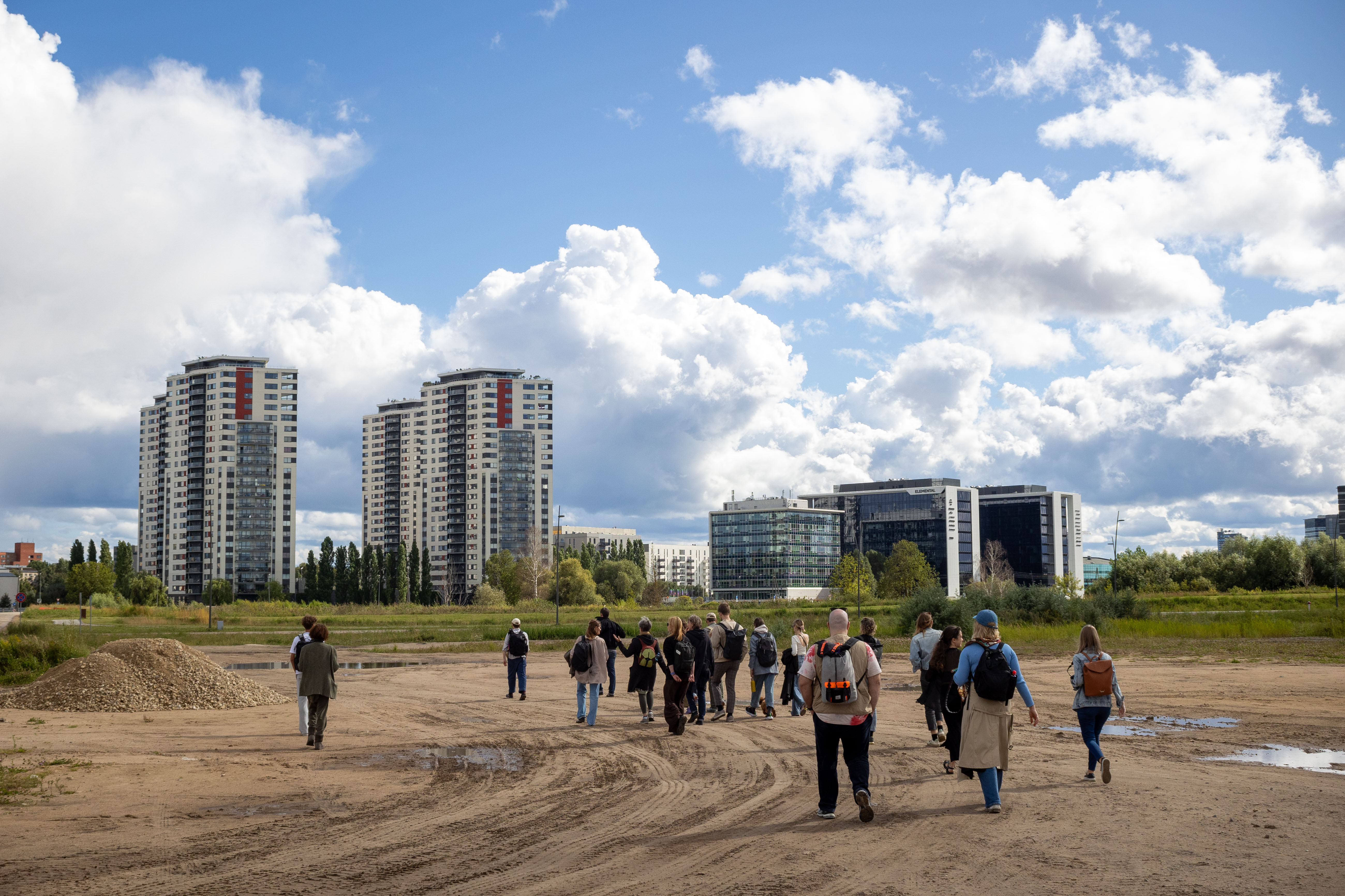 Riga Neighborhoods Through the Lens – Inclusive Photo Walks for International Students